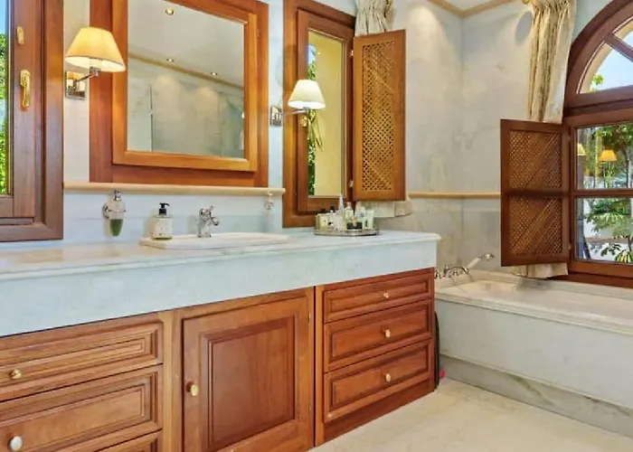 Villa Exquisite Andalusian-style Marbella